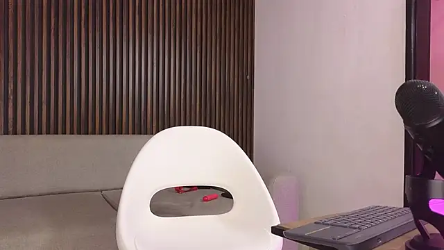 troy rouge online show from September 2025 07:24:02 PM