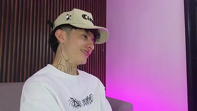 troy rouge online show from September 2025 07:14:02 PM