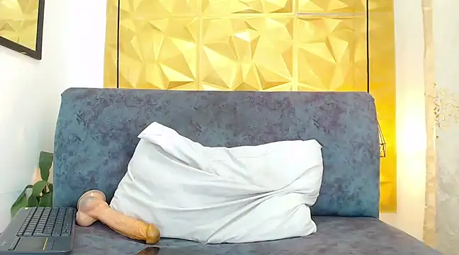 Snapshot of Small_Hot19 chatting on March 2025 05:46:01 PM Small Hot19 online show from March 2025 05:46:01 PM