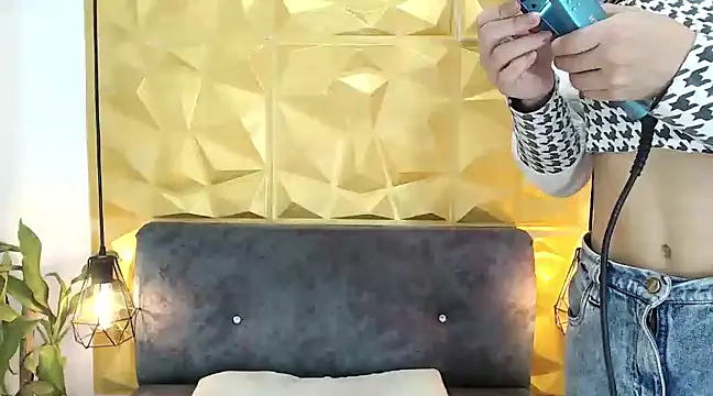 Snapshot of Small_Hot19 chatting on March 2025 03:25:02 PM Small Hot19 online show from March 2025 03:25:02 PM