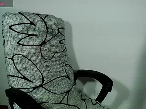 Snapshot of Hannah_Kiim chatting on November 2025 10:10:02 PM Hannah Kiim online show from November 2025 10:10:02 PM