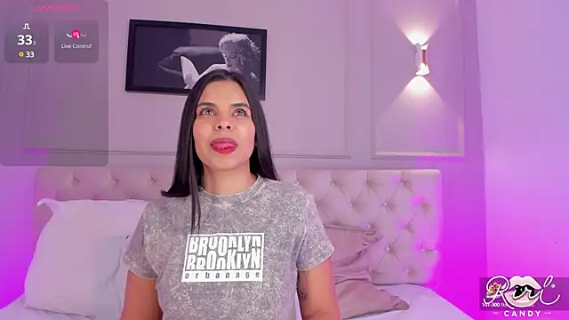 Snapshot of riri_candy chatting on March 2025 03:23:02 AM riri candy online show from March 2025 03:23:02 AM