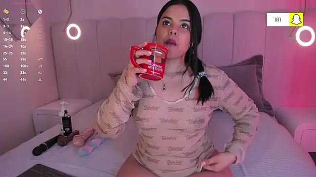 Snapshot of riri_candy chatting on November 2025 03:41:01 AM riri candy online show from November 2025 03:41:01 AM