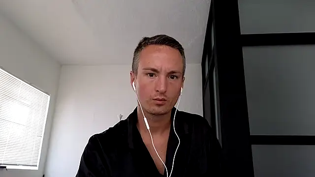 Snapshot of TheDaddy005 chatting on March 2026 05:12:01 PM TheDaddy005 online show from March 2026 05:12:01 PM