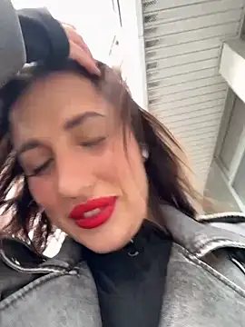 Snapshot of AleksandraRich chatting on September 2025 04:00:01 AM AleksandraRich online show from September 2025 04:00:01 AM