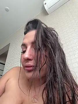 Snapshot of AleksandraRich chatting on September 2025 02:56:02 AM AleksandraRich online show from September 2025 02:56:02 AM