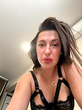 Snapshot of AleksandraRich chatting on September 2025 02:38:02 AM AleksandraRich online show from September 2025 02:38:02 AM