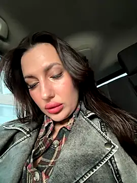 Snapshot of AleksandraRich chatting on October 2025 02:43:02 AM AleksandraRich online show from October 2025 02:43:02 AM