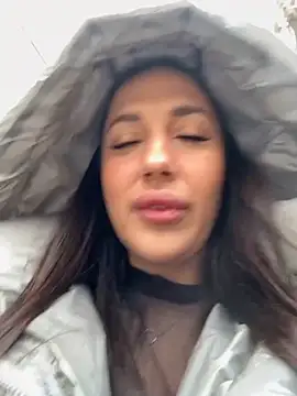 Snapshot of AleksandraRich chatting on October 2025 02:12:02 AM AleksandraRich online show from October 2025 02:12:02 AM