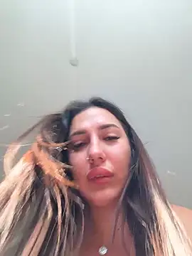 Snapshot of AleksandraRich chatting on May 2026 01:03:02 AM AleksandraRich online show from May 2026 01:03:02 AM