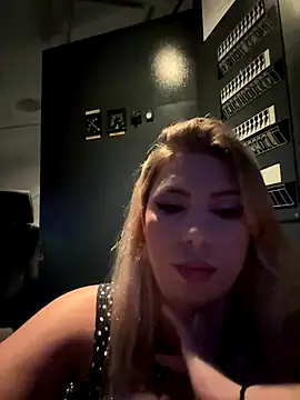 Snapshot of Alicedream5 chatting on September 2025 03:28:01 AM Alicedream5 online show from September 2025 03:28:01 AM