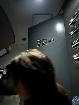 Snapshot of Alicedream5 chatting on October 2025 03:45:01 AM Alicedream5 online show from October 2025 03:45:01 AM