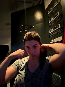 Snapshot of Alicedream5 chatting on October 2025 04:10:01 AM Alicedream5 online show from October 2025 04:10:01 AM