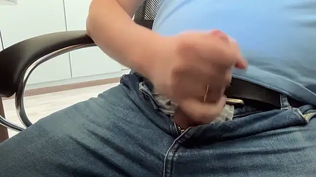 Snapshot of Artur17cmm chatting on March 2025 07:08:02 AM Artur17cmm online show from March 2025 07:08:02 AM