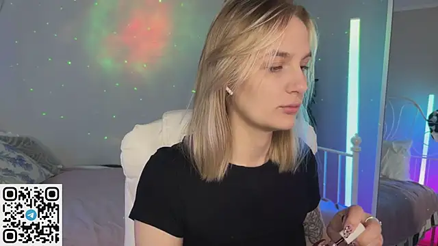 Snapshot of _Vikky_Moon_ chatting on June 2026 12:46:02 AM Vikky Moon online show from June 2026 12:46:02 AM