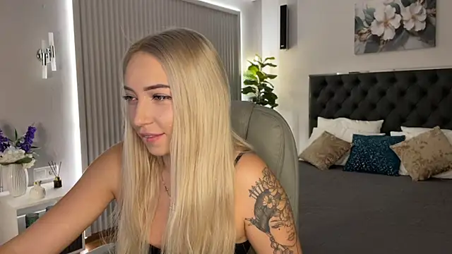 OhMyEmma online show from September 2025 02:03:02 AM