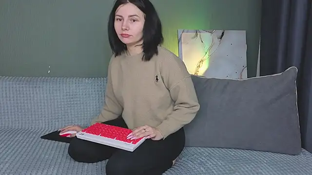 Charlotte Woods online show from September 2025 04:14:01 AM