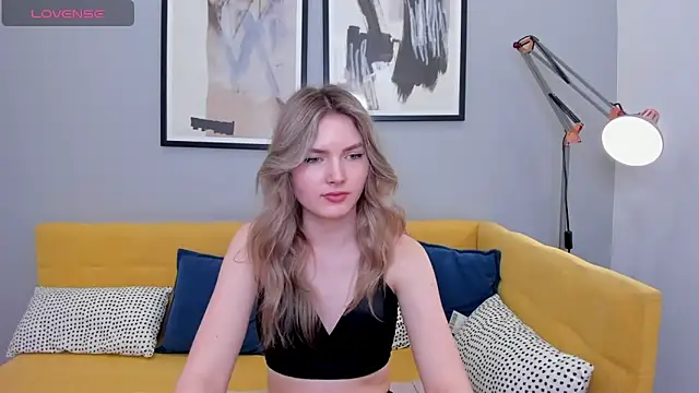 Snapshot of EvelineAmore chatting on March 2025 12:04:02 PM EvelineAmore online show from March 2025 12:04:02 PM