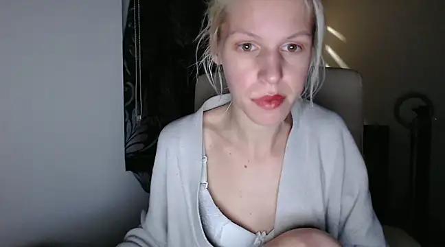 Snapshot of ElssaRush chatting on March 2025 09:54:02 PM ElssaRush online show from March 2025 09:54:02 PM