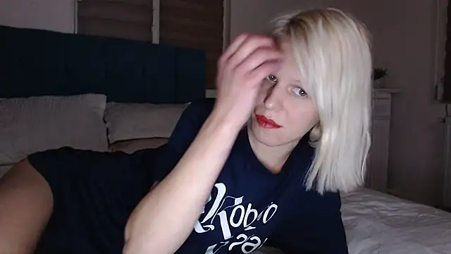 Snapshot of ElssaRush chatting on October 2025 04:57:01 PM ElssaRush online show from October 2025 04:57:01 PM