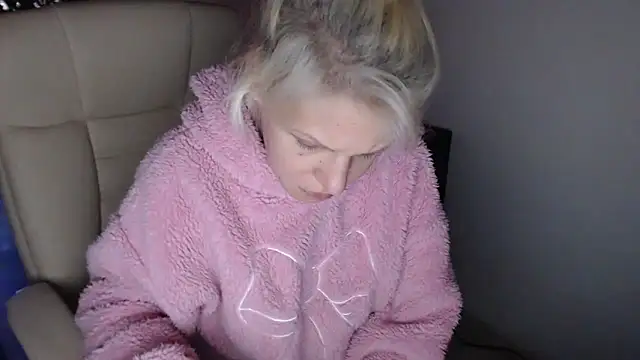 Snapshot of ElssaRush chatting on December 2025 08:00:02 AM ElssaRush online show from December 2025 08:00:02 AM