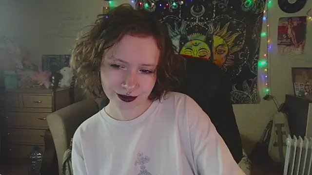 Snapshot of Lil_foxxx chatting on September 2025 10:48:02 AM Lil foxxx online show from September 2025 10:48:02 AM