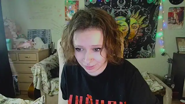 Snapshot of Lil_foxxx chatting on October 2025 10:23:02 AM Lil foxxx online show from October 2025 10:23:02 AM