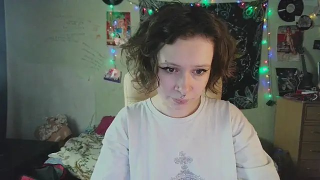 Snapshot of Lil_foxxx chatting on October 2025 11:33:02 AM Lil foxxx online show from October 2025 11:33:02 AM