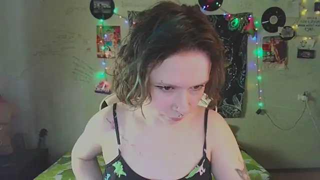 Snapshot of Lil_foxxx chatting on December 2025 07:50:01 AM Lil foxxx online show from December 2025 07:50:01 AM