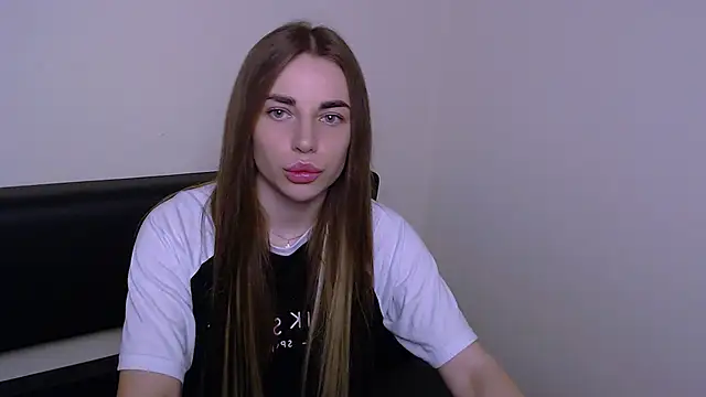 Snapshot of MiaDari_ chatting on March 2025 08:04:02 AM MiaDari online show from March 2025 08:04:02 AM