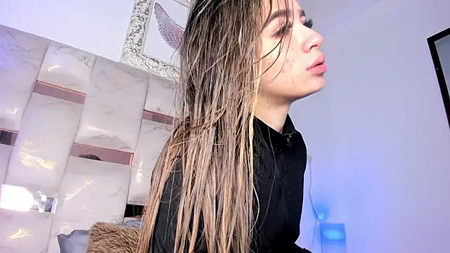 Lola Blondie online show from November 2025 12:28:02 PM