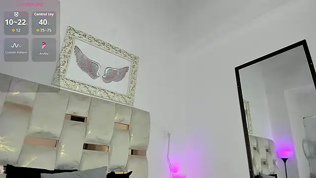 Lola Blondie online show from November 2025 12:19:02 PM