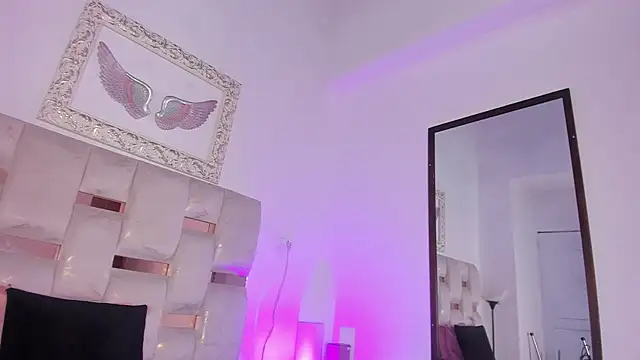 Lola Blondie online show from April 2026 11:43:01 AM