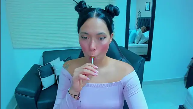  LiilyWong online show from October 2025 05:17:02 AM