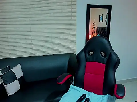  LiilyWong online show from November 2025 05:41:02 AM