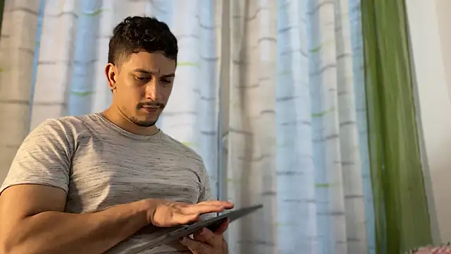 Snapshot of chicoinhibido chatting on February 2026 11:14:01 PM chicoinhibido online show from February 2026 11:14:01 PM