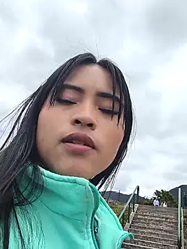 Snapshot of bella_warzon chatting on October 2025 04:53:02 PM bella warzon online show from October 2025 04:53:02 PM