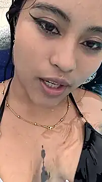 Snapshot of bella_warzon chatting on May 2026 09:57:02 PM bella warzon online show from May 2026 09:57:02 PM