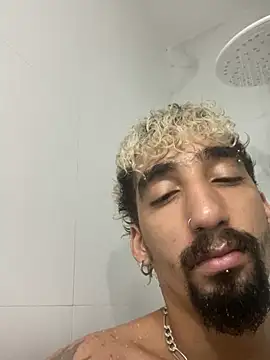 Snapshot of MrPickles696 chatting on March 2025 02:21:01 AM MrPickles696 online show from March 2025 02:21:01 AM