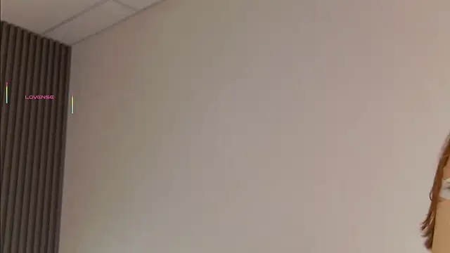 Snapshot of NikaDines chatting on October 2025 03:05:01 AM NikaDines online show from October 2025 03:05:01 AM