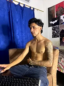 Snapshot of Zayn_kane chatting on November 2025 12:43:01 AM Zayn kane online show from November 2025 12:43:01 AM