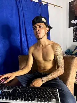 Snapshot of Zayn_kane chatting on November 2025 10:23:01 PM Zayn kane online show from November 2025 10:23:01 PM