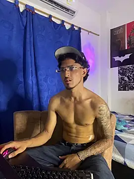 Snapshot of Zayn_kane chatting on December 2025 01:01:02 AM Zayn kane online show from December 2025 01:01:02 AM