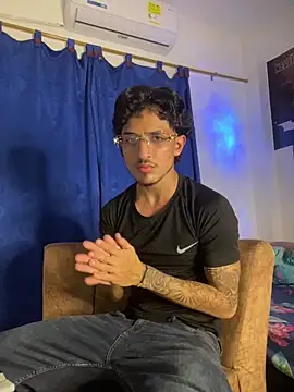 Snapshot of Zayn_kane chatting on January 2026 01:11:01 AM Zayn kane online show from January 2026 01:11:01 AM