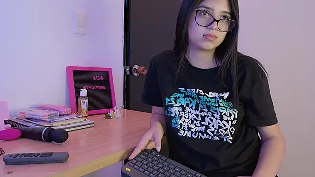 Snapshot of eva_sin18 chatting on March 2025 02:44:01 PM eva sin18 online show from March 2025 02:44:01 PM