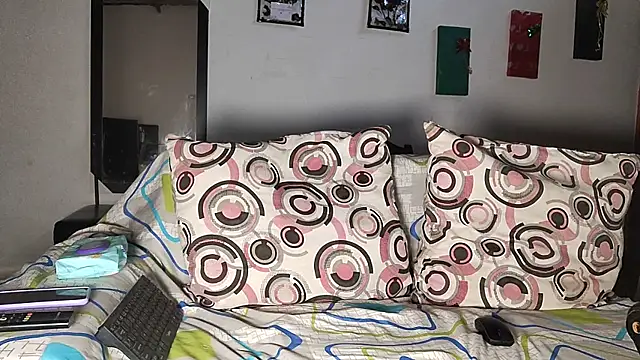 Milu curly online show from February 2026 01:54:02 PM