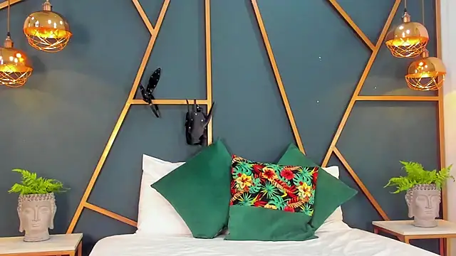 Lia Valmont online show from March 2026 01:40:02 PM