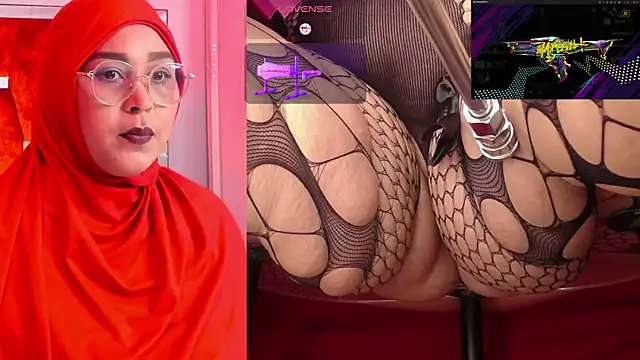 Snapshot of BBWHijab chatting on September 2025 05:01:02 AM BBWHijab online show from September 2025 05:01:02 AM