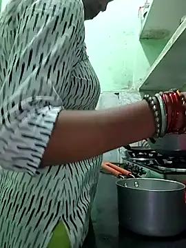 Snapshot of Hotty-Nidhi chatting on October 2025 04:41:02 PM Hotty-Nidhi online show from October 2025 04:41:02 PM