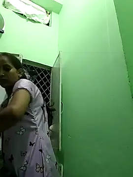 Snapshot of Hotty-Nidhi chatting on October 2025 04:51:02 PM Hotty-Nidhi online show from October 2025 04:51:02 PM